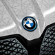 Imagen para el artículo titulado BMW ha creado un auto que cambia de color envuelto en papel electrónico
